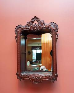 lot 46 image: Vintage Wooden Mirror