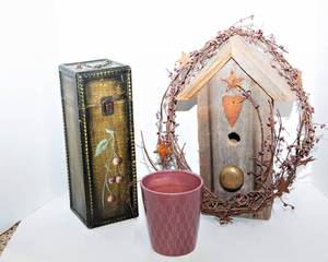 lot 198 image: Home Decor