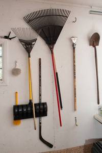 lot 187 image: Yard Tools