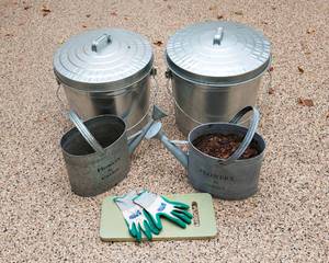 lot 201 image: Gardening Decor and Accesories