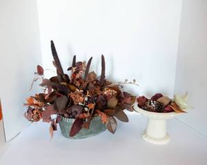 lot 73 image: Fall Decor