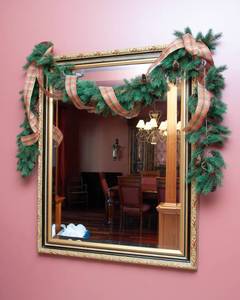 lot 74 image: Large Decorative Gold Mirror