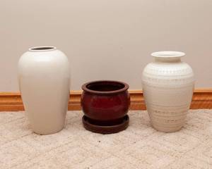 lot 102 image: Cream and Burgundy Ceramic Decor