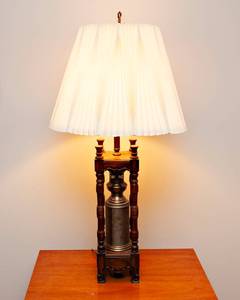 lot 108 image: Vintage Wood Table Lamp