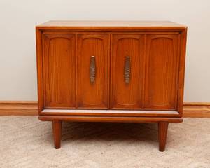 lot 117 image: Large Wood Side Table