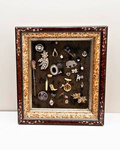 lot 138 image: Brooch Collection