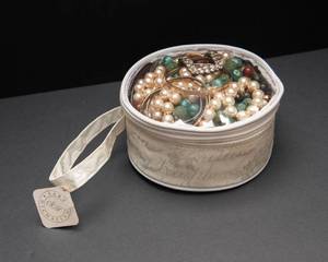 lot 141 image: Costume Jewelry