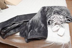 lot 158 image: Queen Electric Heating Blanket by Brookstone