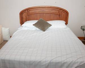 lot 154 image: Queen Wooden Head Board and Metal Bed Frame
