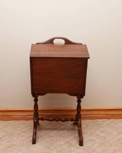 lot 152 image: Vintage Sewing Box and Contents