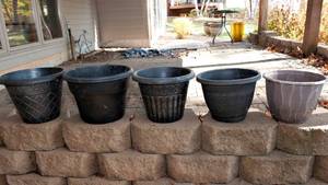 lot 218 image: Plastic Planters