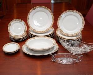 lot 233 image: Theodore Haviland Belfort Vintage China