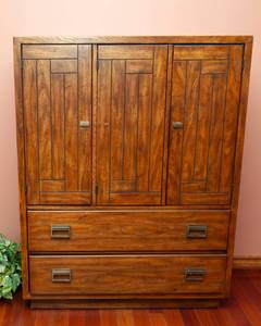 lot 29 image: Drexel Heritage Woodbriar Collection Campaign Chest