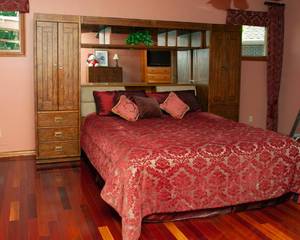 lot 30 image: Drexel Heritage Woodbriar Collection Bedroom Set