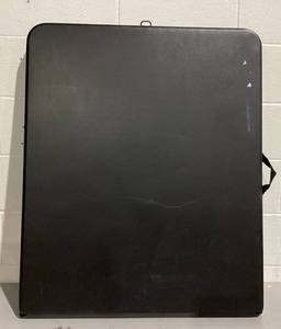 lot 436 image: Mainstays 6 Foot Bi-Fold Plastic Folding Table, Black