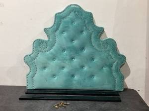lot 524 image: Tufted Velvet Headboard, Teal, Measures 43 x 38