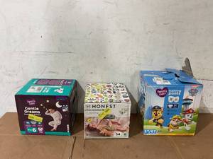 lot 607 image: LOT OF 3 Disposable Baby Diapers