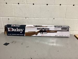 lot 468 image: Daisy Powerline 880 Air Rifle Multi Pump Action Air Rifle .177 Cal