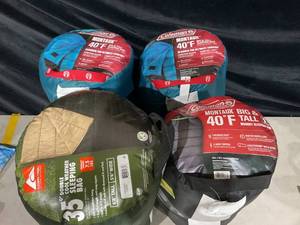 lot 372 image: LOT OF 4 Sleeping Bags