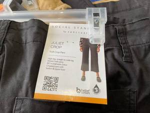 lot 394 image: LOT OF 4 Social Standard Womens High Rise Straight to Wide Leg Twill Juliet Crop Pants