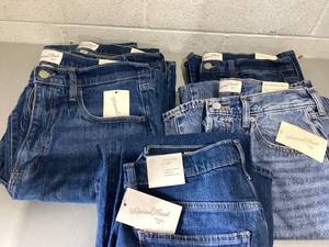 lot 675 image: LOT OF 5 Womens Jeans Size 10