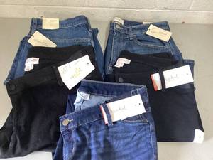 lot 676 image: LOT OF 5 Womens Jeans Size 10