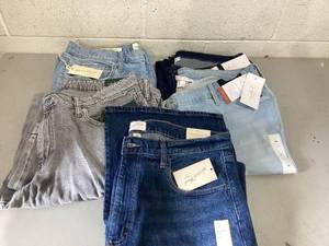 lot 677 image: LOT OF 5 Womens Jeans Size 10
