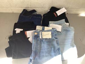 lot 681 image: LOT OF 5 Womens Jeans Size 2