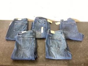 lot 631 image: LOT OF 5 Womens Jeans Size 12
