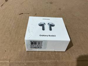 lot 7 image: Samsung Galaxy Buds3 Bluetooth Earbuds with Charging Case