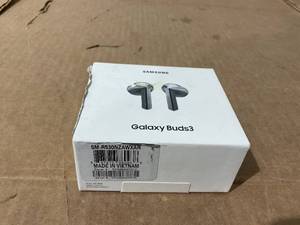 lot 8 image: Samsung Galaxy Buds3 Bluetooth Earbuds with Charging Case