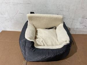 lot 757 image: Lesure Dog Car Seat