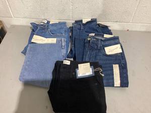 lot 687 image: LOT OF 5 Womens Jeans Size 4