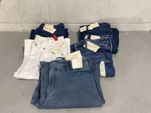lot 698 image: LOT OF 5 Womens Jeans Size 8