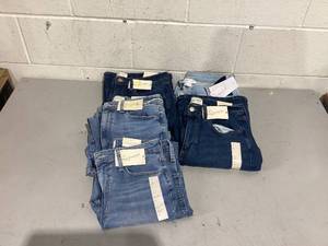 lot 699 image: LOT OF 5 Womens Jeans Size 8