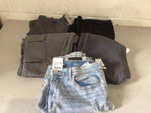 lot 746 image: LOT OF 5 Mens Pants Size 38x32