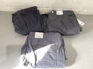 lot 748 image: LOT OF 3 Mens Pants Size 38x32
