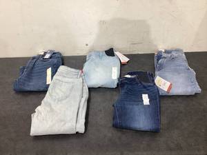 lot 640 image: LOT OF 5 Womens Jeans Size 2