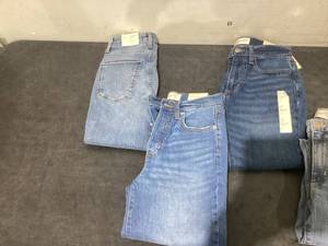 lot 642 image: LOT OF 5 Womens Jeans Size 0