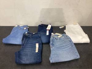 lot 644 image: LOT OF 5 Womens Jeans Size 10