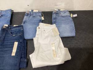 lot 649 image: LOT OF 5 Womens Jeans Size 6