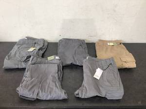 lot 665 image: LOT OF 5 Mens Pants Size 40x32