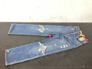 lot 763 image: Levis Womens Jeans Size 24x27