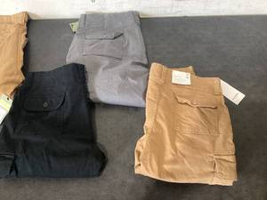 lot 668 image: LOT OF 4 Mens Pants Size 32x30