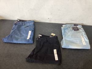 lot 662 image: LOT OF 3 Womens Jeans Size 18