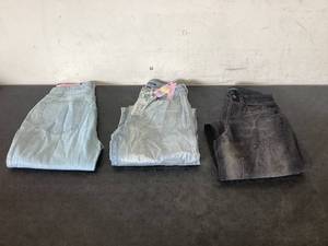 lot 663 image: LOT OF 3 Womens Jeans Size 0