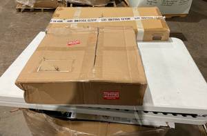 lot 811 image: Wholesale Pallet of Assorted Miscellaneous Items