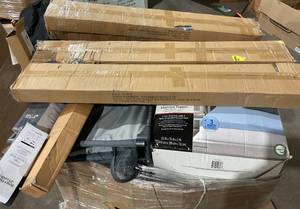lot 812 image: Wholesale Pallet of Assorted Miscellaneous Items