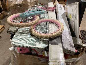 lot 816 image: Wholesale Pallet of Assorted Miscellaneous Items
