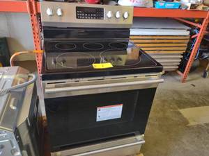 lot 1 image: Ikea Electric Convection Oven, 30,...